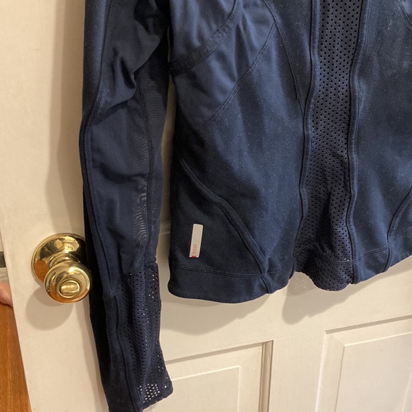 Zella M zip up athletic long sleeve. Navy blue, lots of cool venting. EUC - Picture 5 of 5
